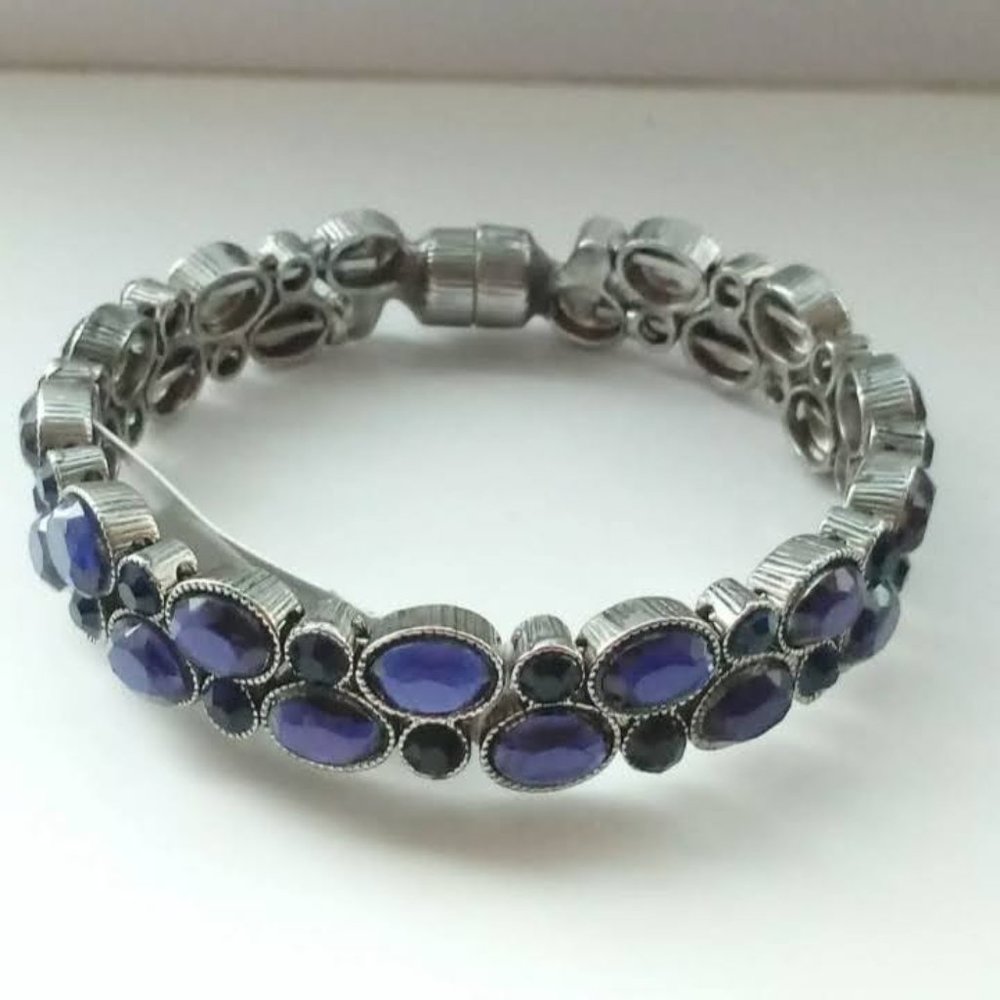 Dress Barn Blue Glass Stone Bracelet Silver Tone w/Magnetic Clasp